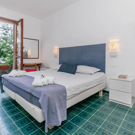 Al Grande Pino - A Picco Sul Mare Casa vacanze *