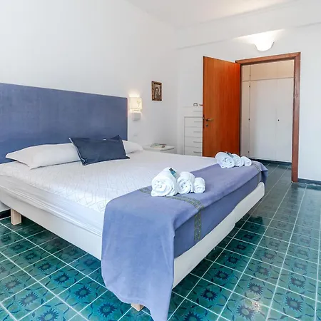 Al Grande Pino - A Picco Sul Mare Tatil Evi *